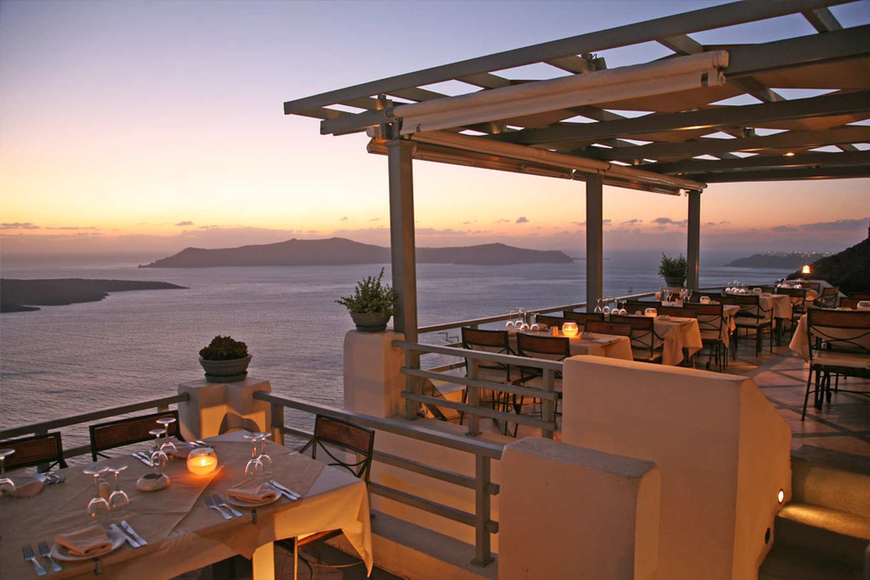 ROMANTIC DINNER IN FIRA